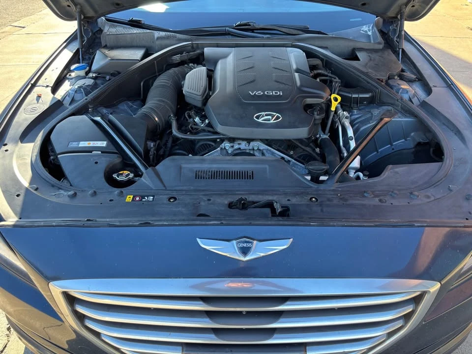 2016 Hyundai Genesis - Image 13 of 15