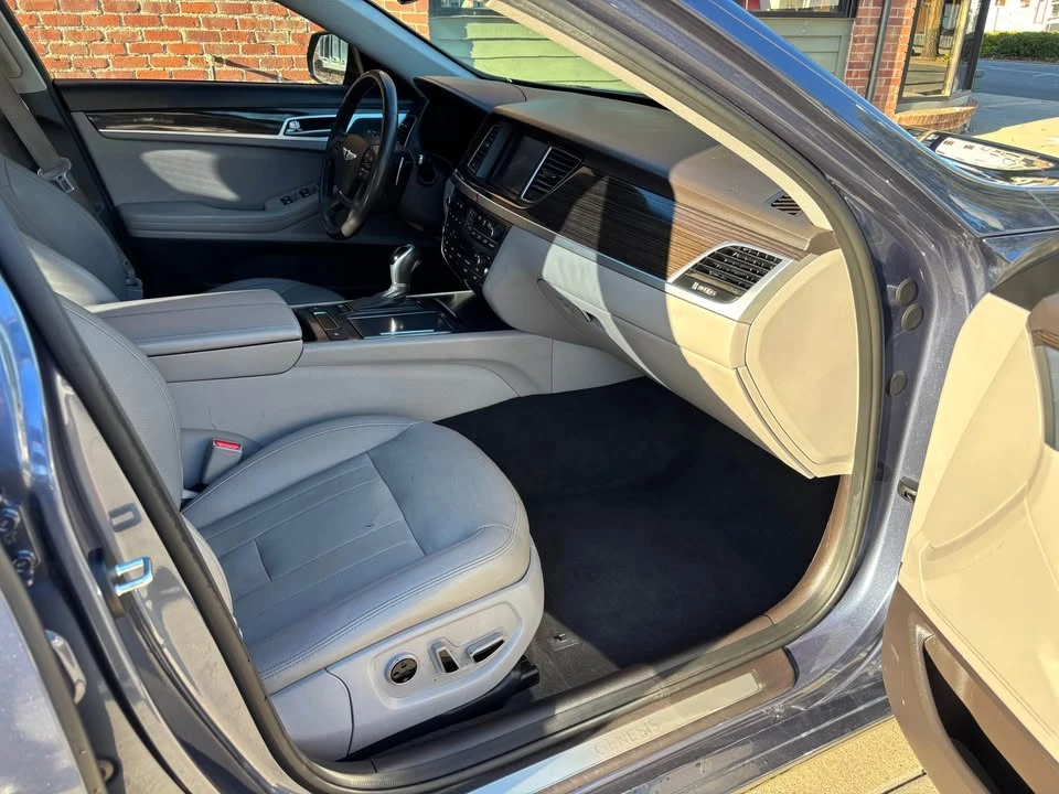 2016 Hyundai Genesis - Image 10 of 15