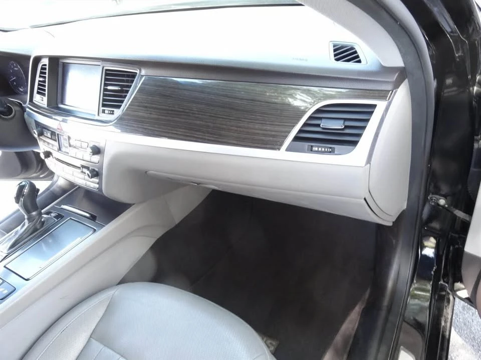 2016 Hyundai Genesis - Image 16 of 20