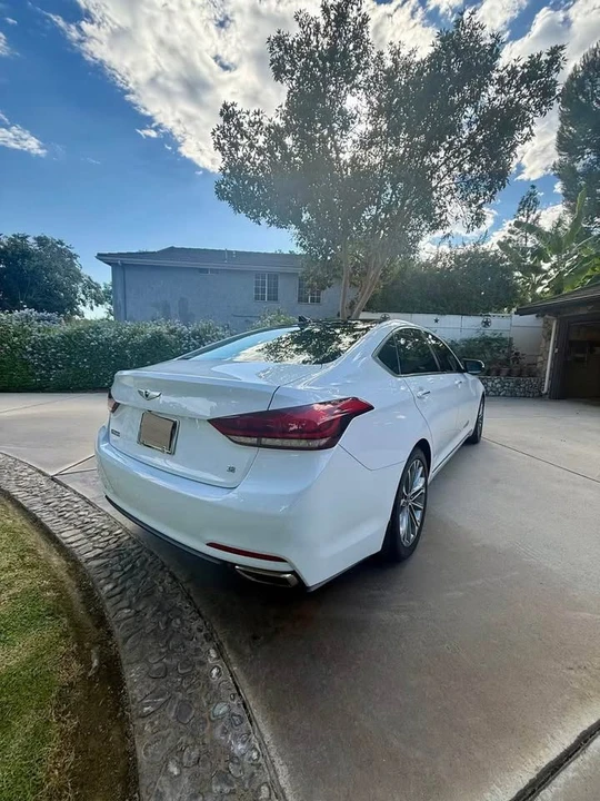 2016 Hyundai Genesis - Image 11 of 13
