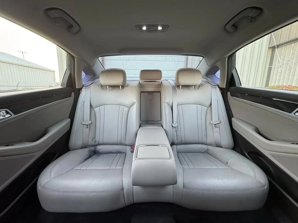 2016 Hyundai Genesis - Image 18 of 20