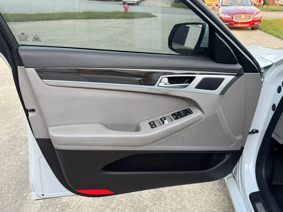 2016 Hyundai Genesis - Image 16 of 20