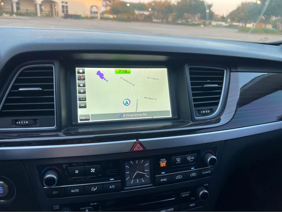2016 Hyundai Genesis - Image 12 of 20