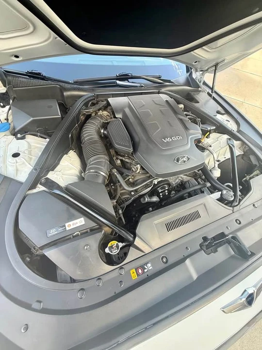 2016 Hyundai Genesis - Image 10 of 13