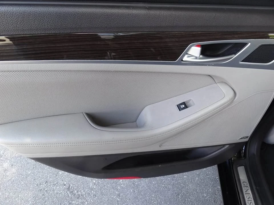 2016 Hyundai Genesis - Image 12 of 20