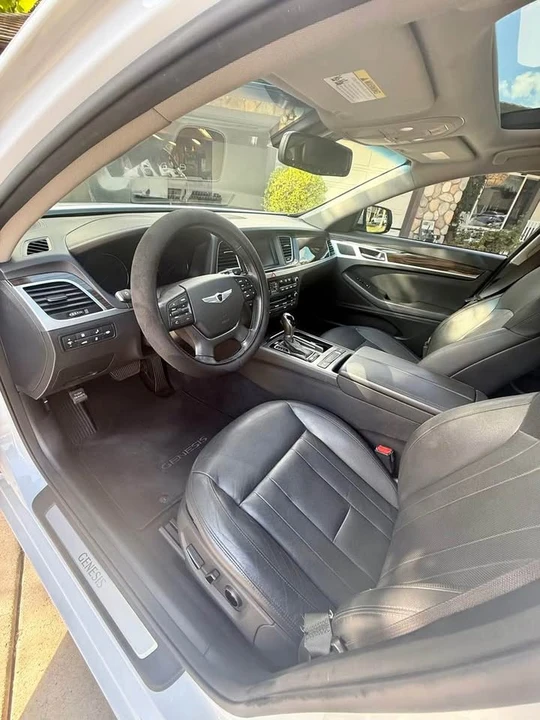2016 Hyundai Genesis - Image 4 of 13