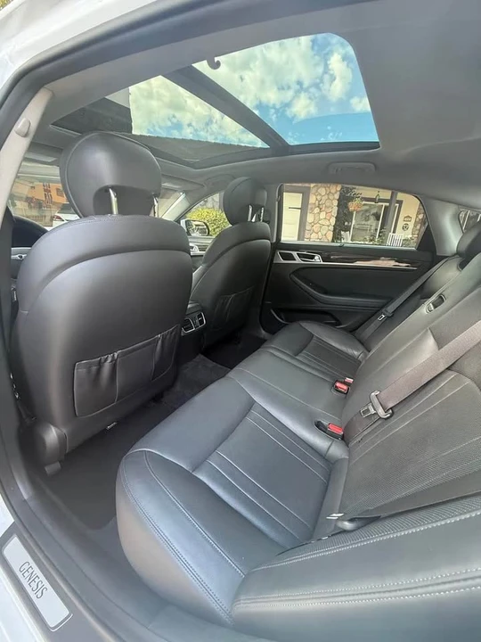 2016 Hyundai Genesis - Image 5 of 13