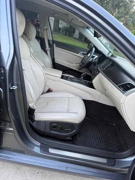 2016 Hyundai Genesis - Image 10 of 16