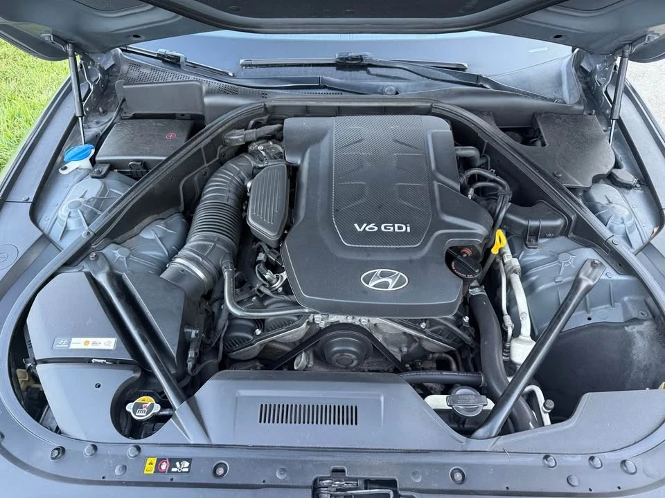 2016 Hyundai Genesis - Image 14 of 16