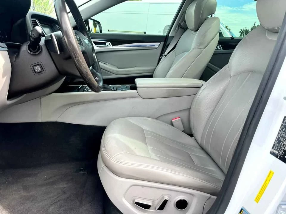 2016 Hyundai Genesis - Image 9 of 19