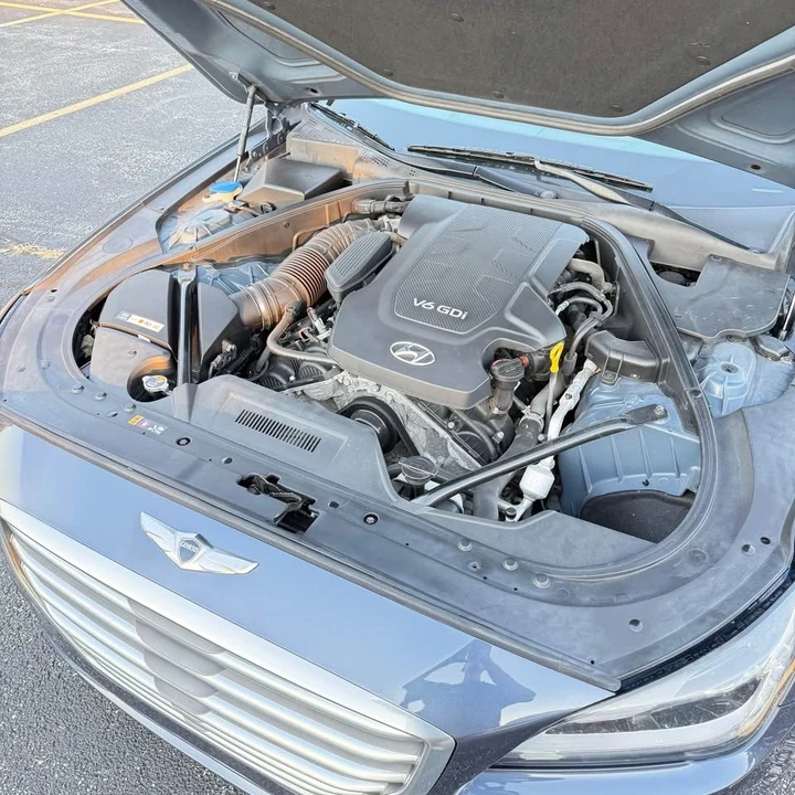 2016 Hyundai Genesis - Image 17 of 19