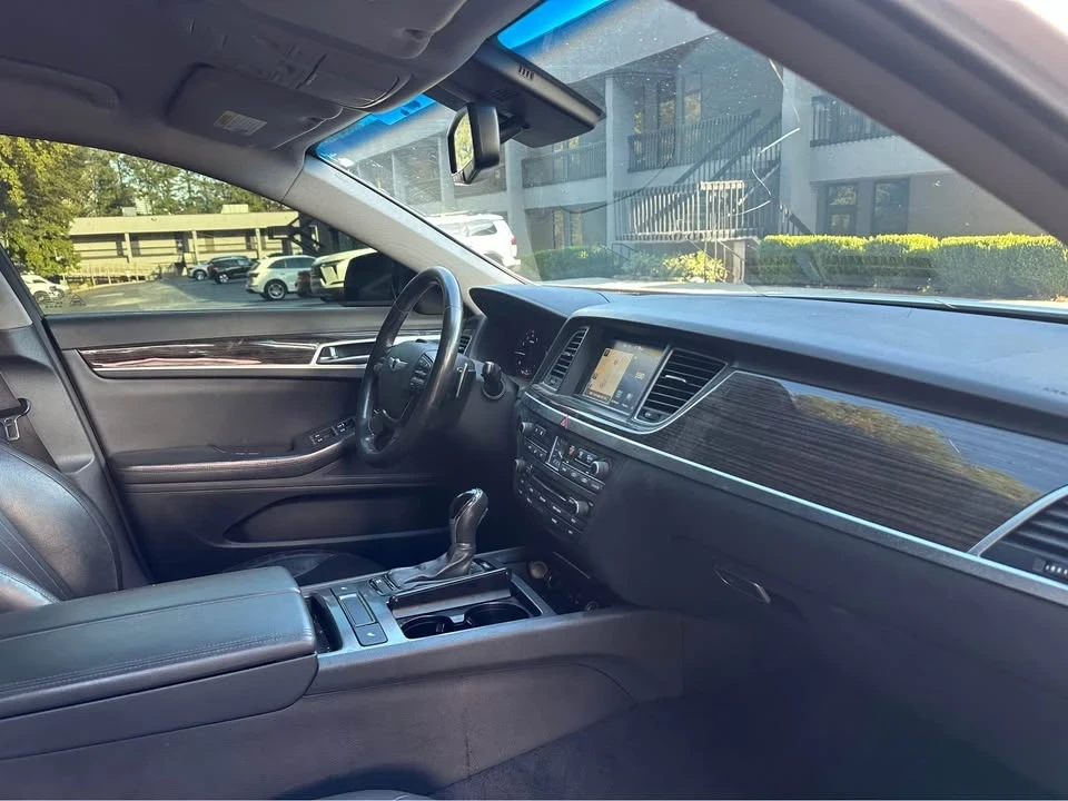2016 Hyundai Genesis - Image 11 of 15