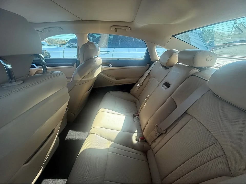 2016 Hyundai Genesis - Image 11 of 11