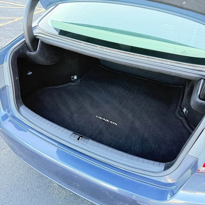 2016 Hyundai Genesis - Image 16 of 19
