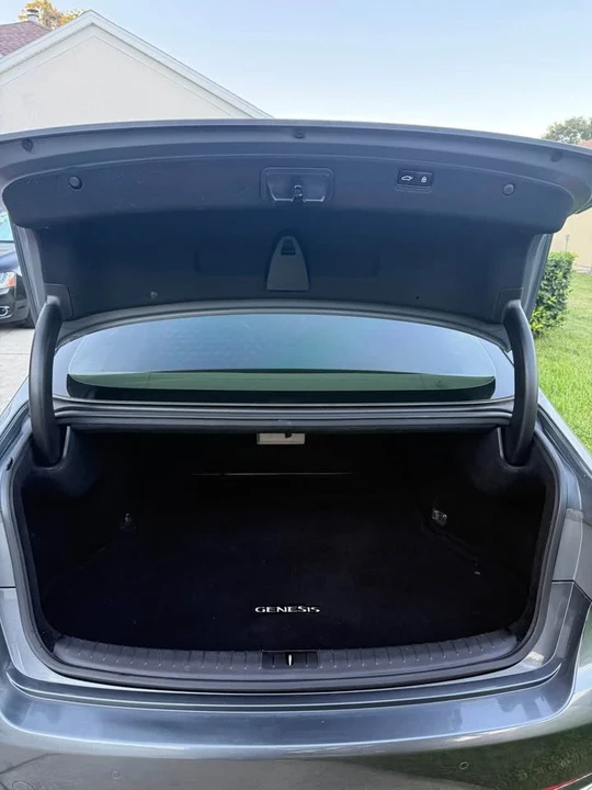 2016 Hyundai Genesis - Image 13 of 16