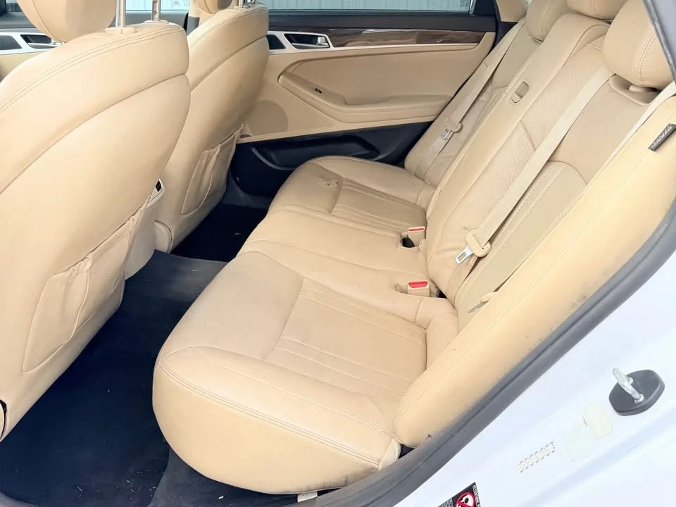 2016 Hyundai Genesis - Image 14 of 17