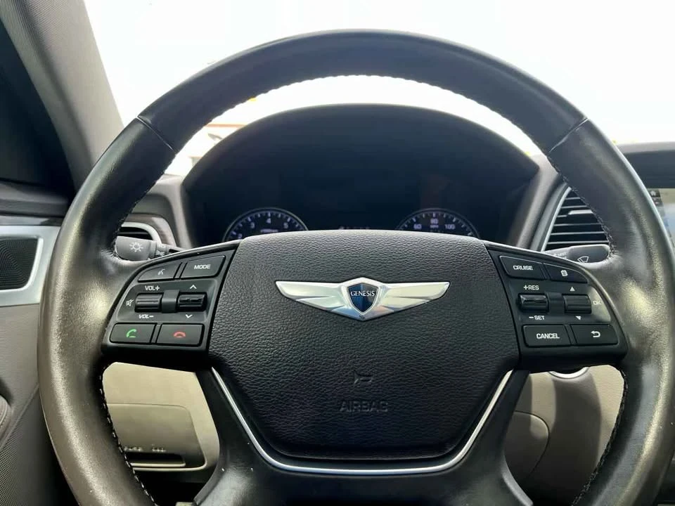 2016 Hyundai Genesis - Image 17 of 19