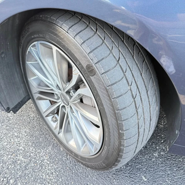 2016 Hyundai Genesis - Image 18 of 19