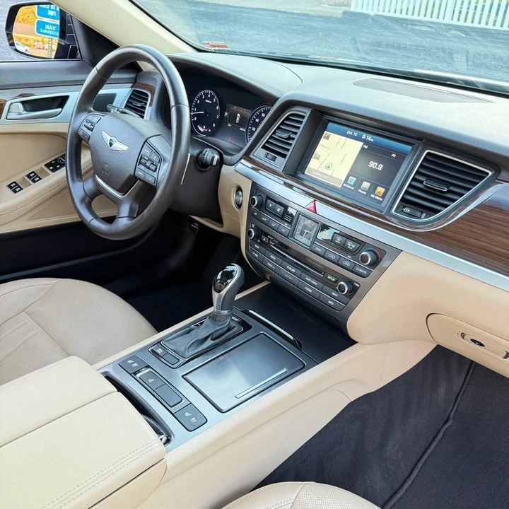 2016 Hyundai Genesis - Image 10 of 19