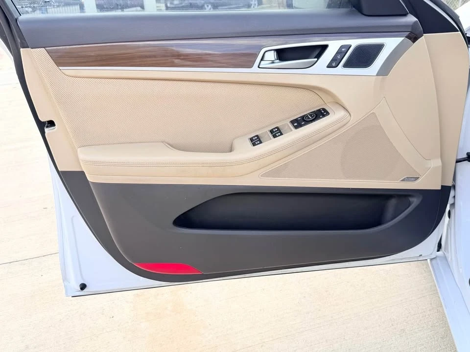 2016 Hyundai Genesis - Image 9 of 17