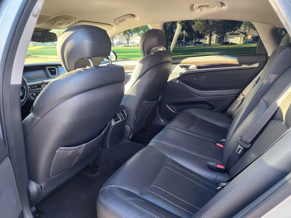 2016 Hyundai Genesis - Image 10 of 19