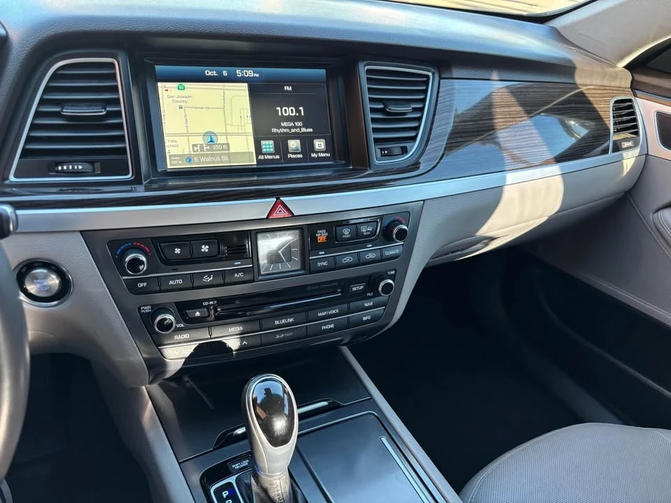 2016 Hyundai Genesis - Image 13 of 14