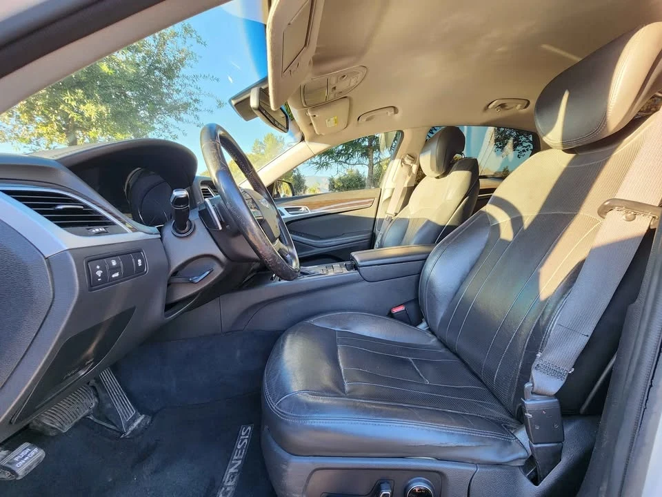 2016 Hyundai Genesis - Image 9 of 19