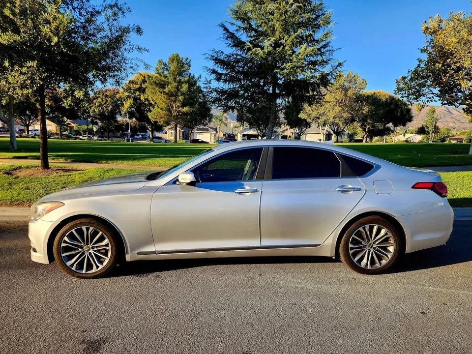 2016 Hyundai Genesis - Image 8 of 19