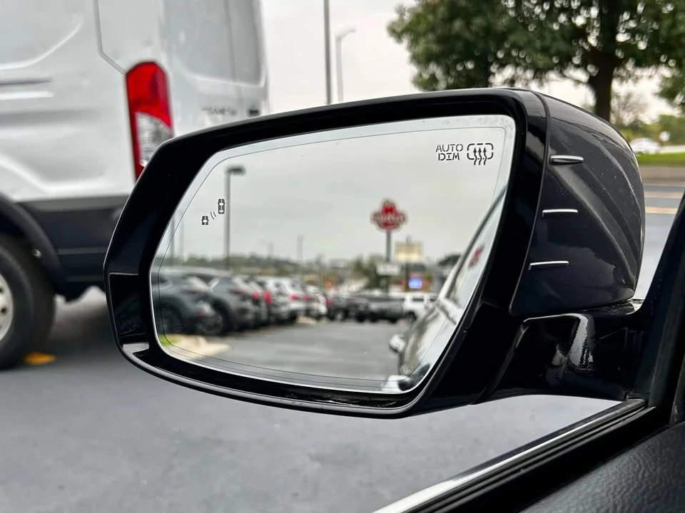 2016 Hyundai Genesis - Image 17 of 20