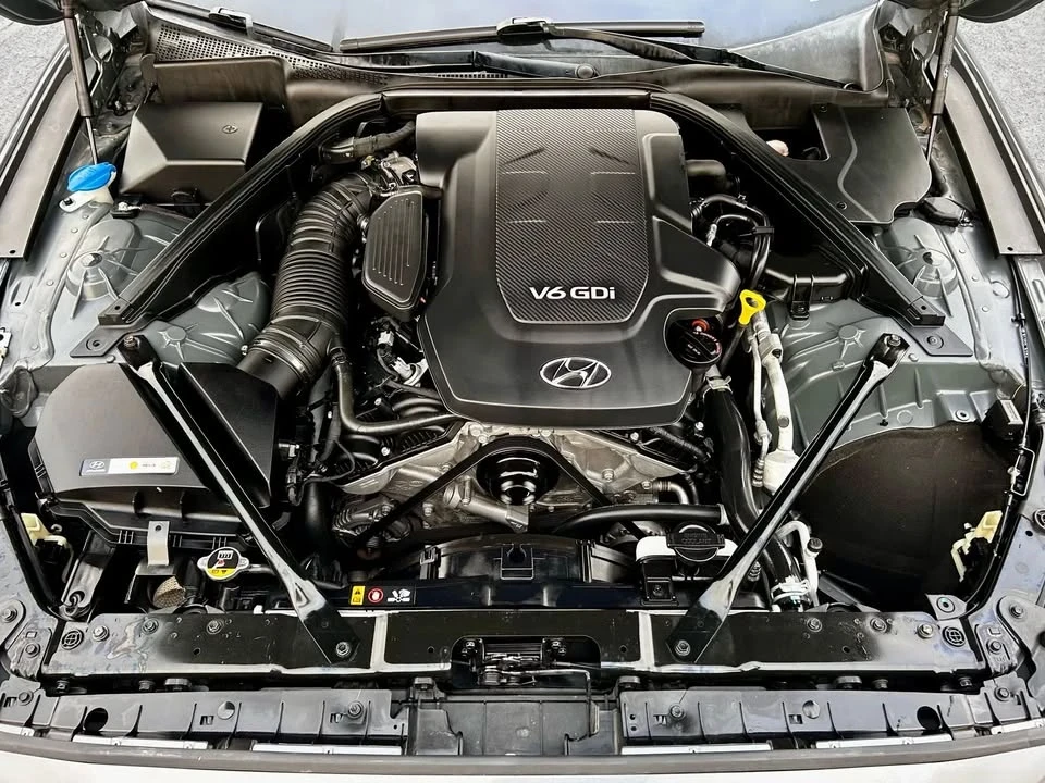 2016 Hyundai Genesis - Image 19 of 20