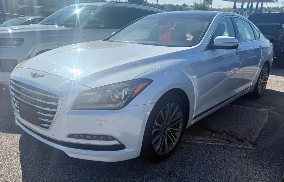 2016 Hyundai Genesis - Image 2 of 11