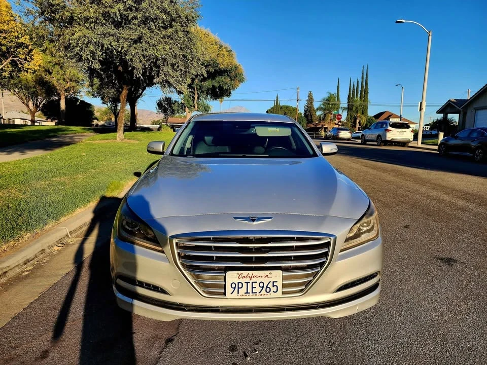 2016 Hyundai Genesis - Image 2 of 19
