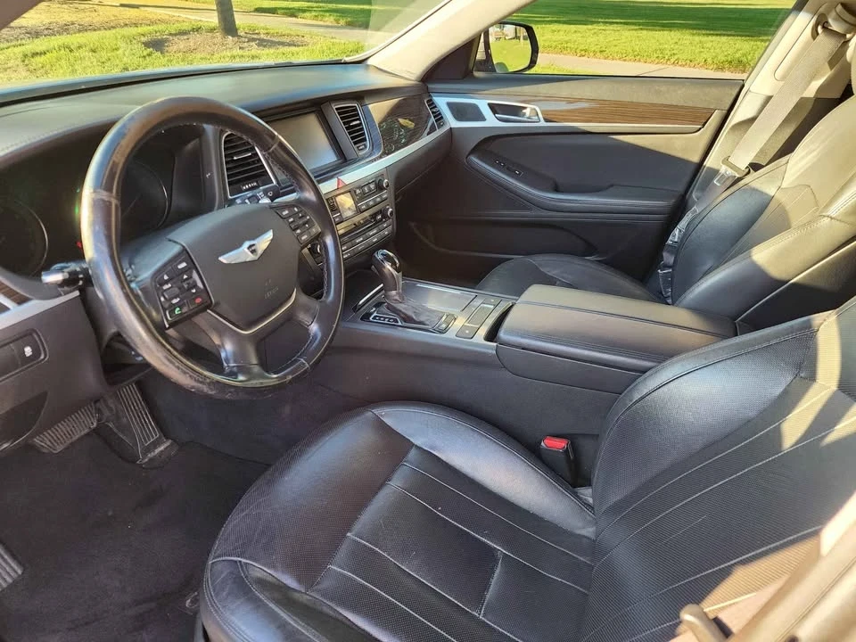 2016 Hyundai Genesis - Image 12 of 19