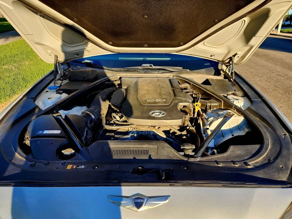 2016 Hyundai Genesis - Image 18 of 19
