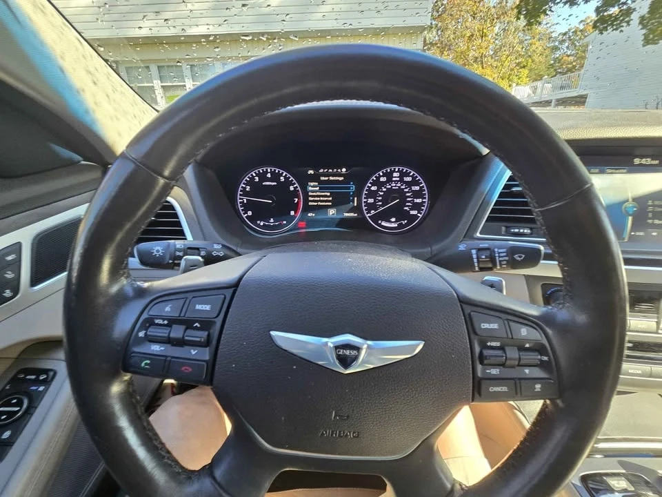 2016 Hyundai Genesis - Image 15 of 17