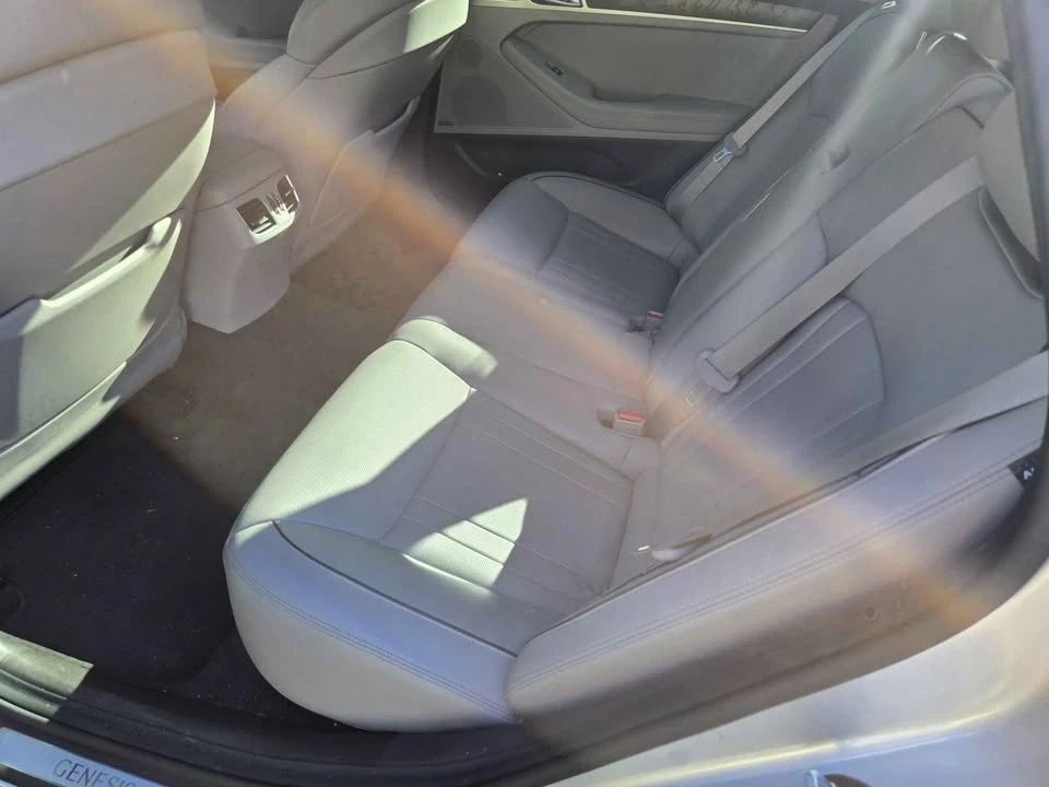 2016 Hyundai Genesis - Image 14 of 17