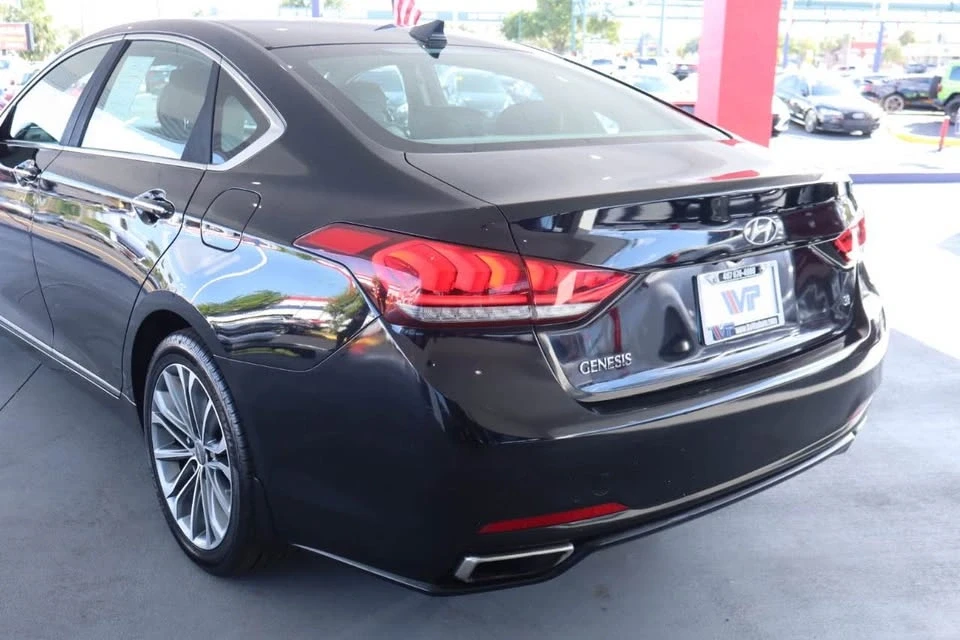 2016 Hyundai Genesis - Image 6 of 18