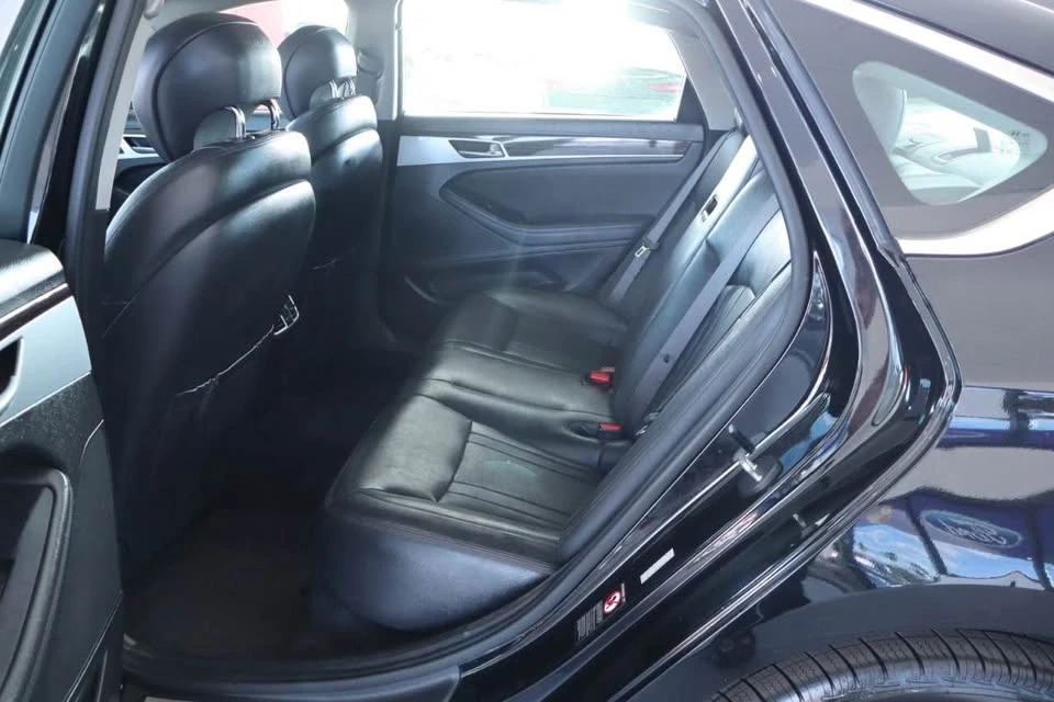 2016 Hyundai Genesis - Image 13 of 18