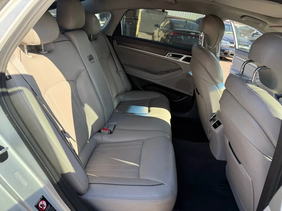 2016 Hyundai Genesis - Image 16 of 19