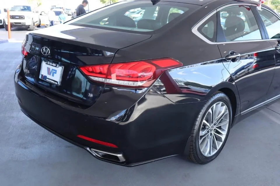 2016 Hyundai Genesis - Image 5 of 18