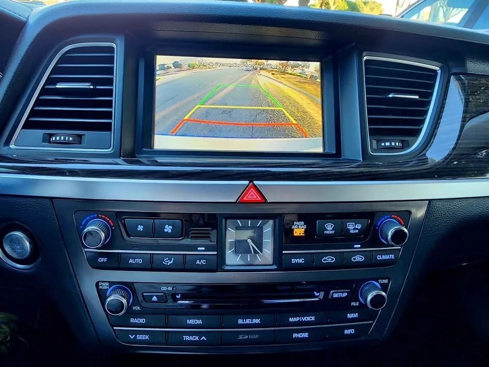 2016 Hyundai Genesis - Image 14 of 15
