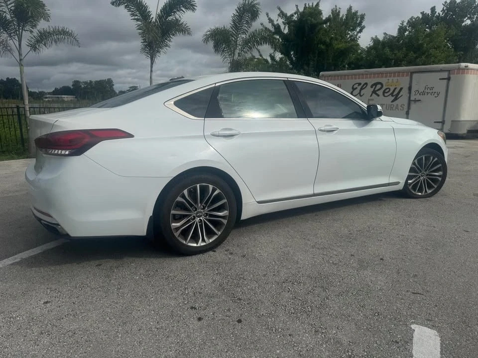 2016 Hyundai Genesis - Image 8 of 12