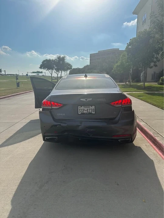 2016 Hyundai Genesis - Image 6 of 8