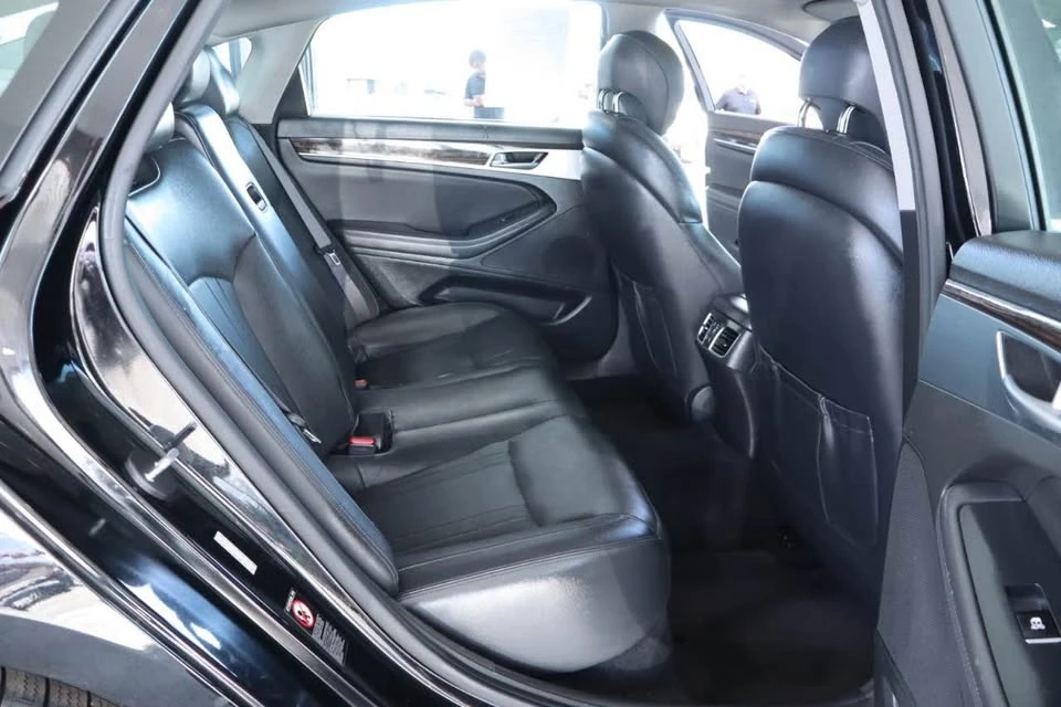 2016 Hyundai Genesis - Image 15 of 18