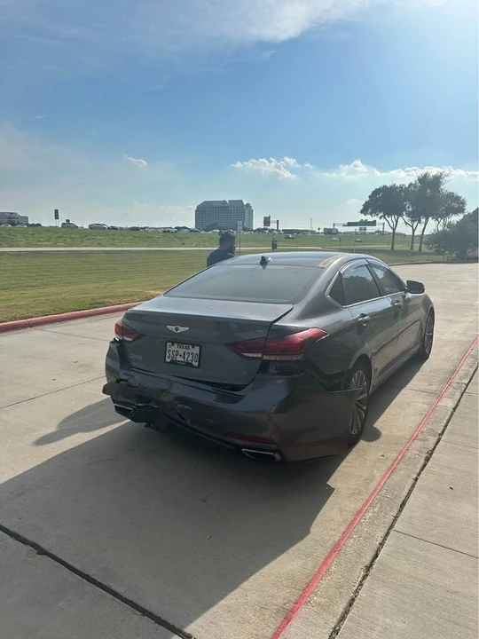 2016 Hyundai Genesis - Image 7 of 8
