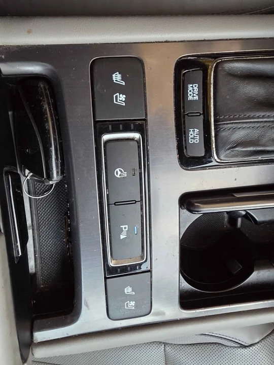 2016 Hyundai Genesis - Image 6 of 7