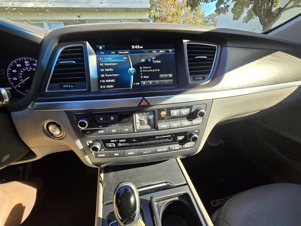 2016 Hyundai Genesis - Image 16 of 17