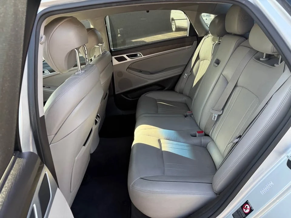 2016 Hyundai Genesis - Image 15 of 19