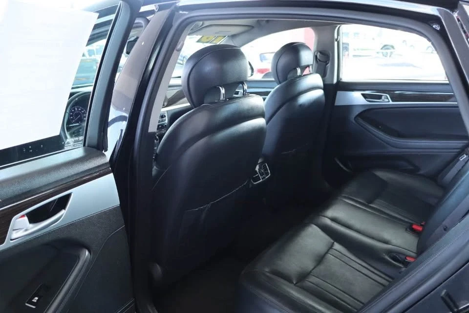 2016 Hyundai Genesis - Image 12 of 18