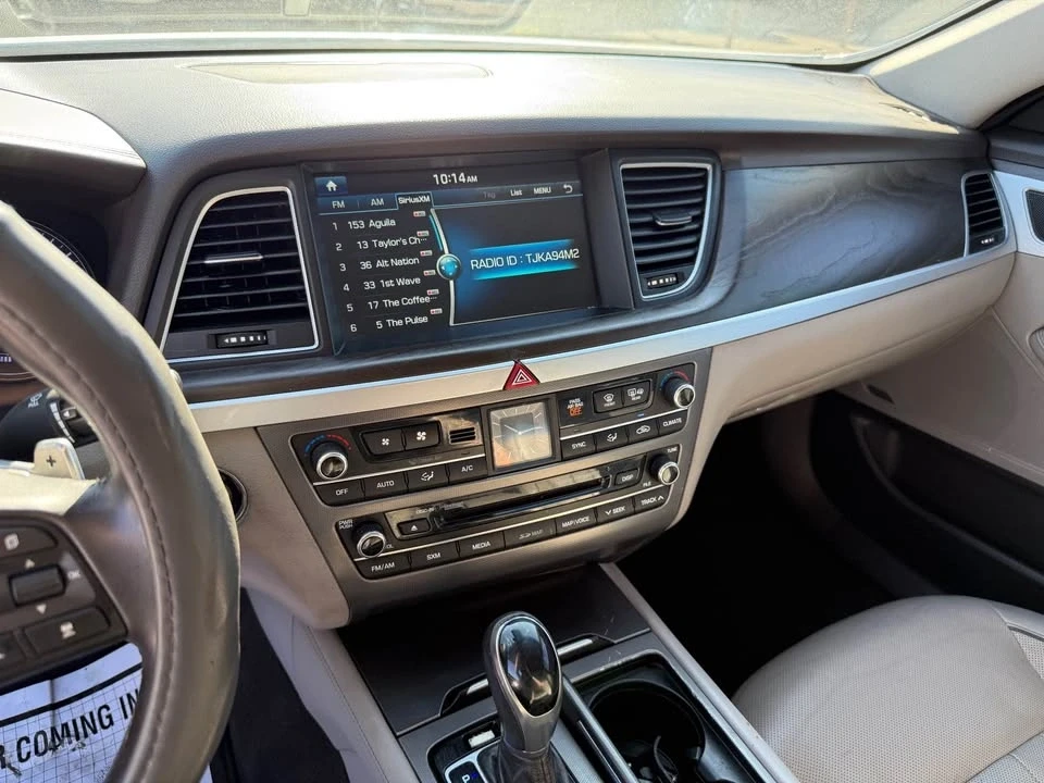 2016 Hyundai Genesis - Image 12 of 19